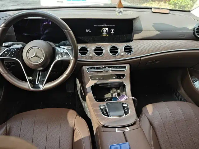 Mercedes-Benz E-Class — Фото автомобиля 12