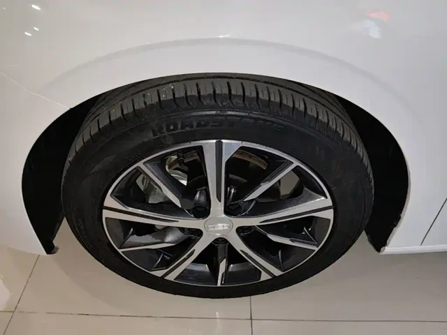 Geely Emgrand — Фото автомобиля 22