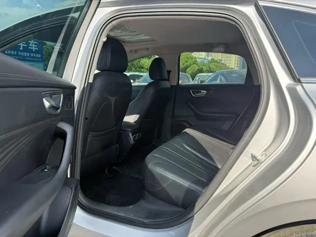 Roewe D7 — Фото автомобиля 6