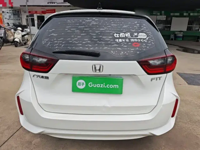 Honda Fit — Фото автомобиля 5