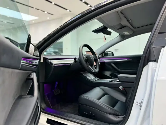 Tesla Model 3 — Фото автомобиля 7