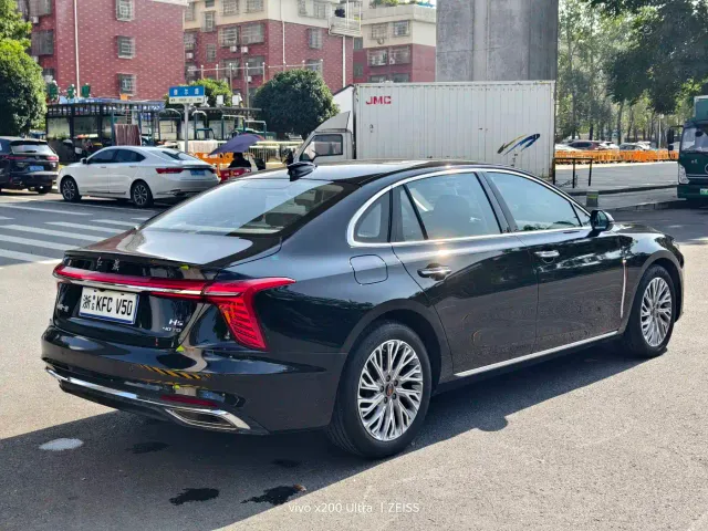 Hongqi H5 — Фото автомобиля 12