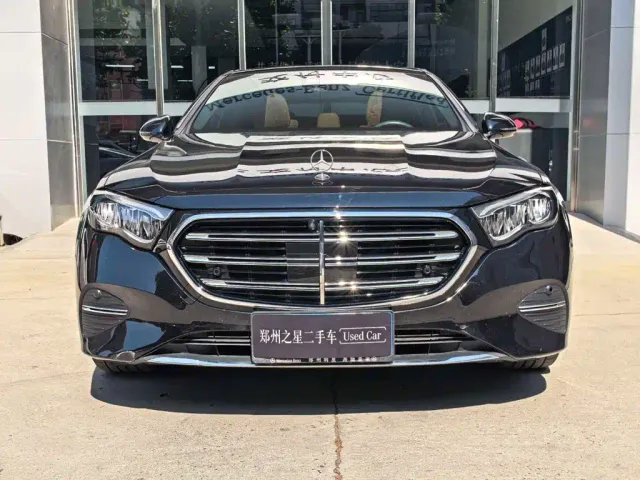 Mercedes-Benz E-Class — Фото автомобиля 2