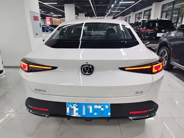 Changan Eado — Фото автомобиля 5