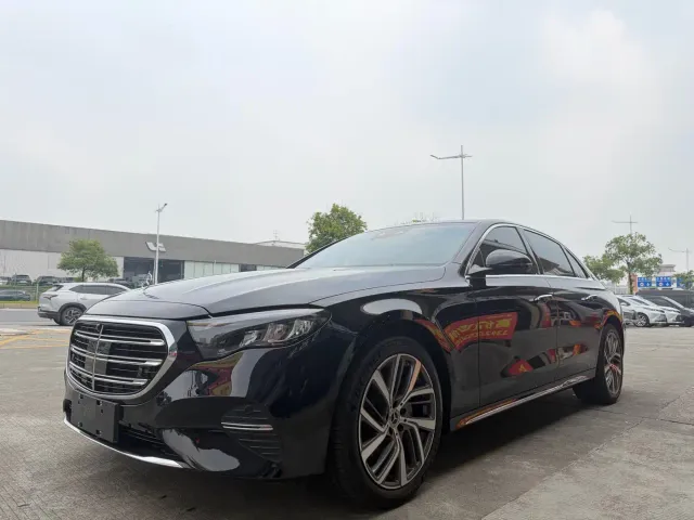 Фотография автомобиля — Mercedes-Benz E-Class