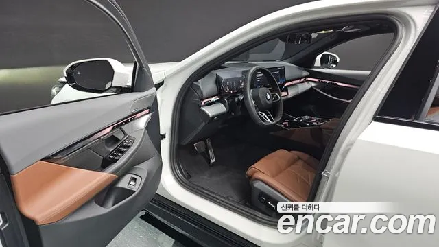 BMW 5-Series 5 серия (G60) 530i xDrive M Sport — Фото автомобиля 10