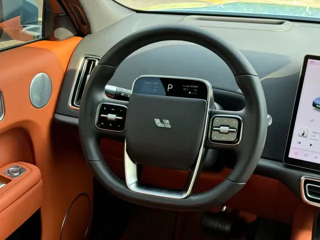 Li Auto L8 — Фото автомобиля 8