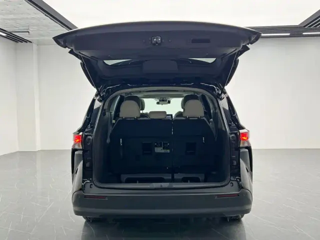 Toyota Sienna — Фото автомобиля 11