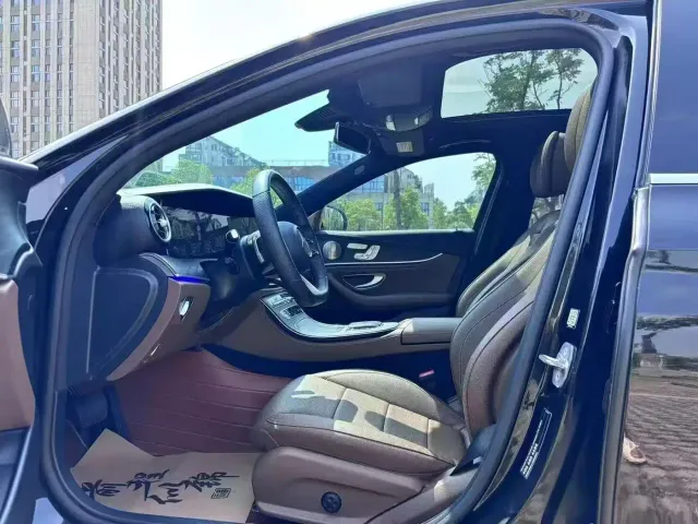 Mercedes-Benz E-Class — Фото автомобиля 4