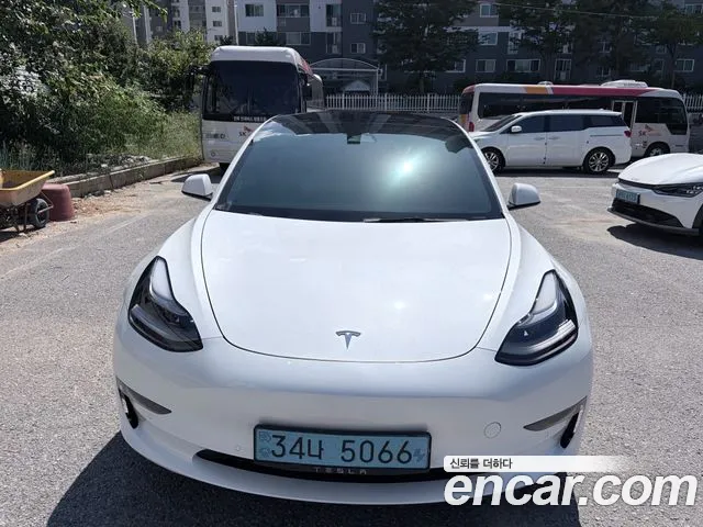 Tesla Model 3 — Фото автомобиля 12
