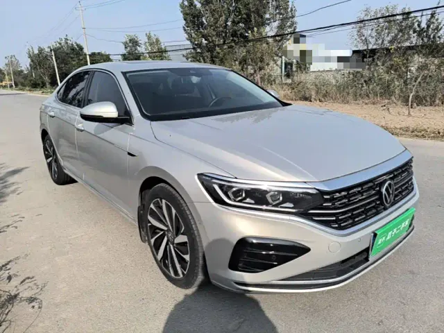 Volkswagen Passat — Фото автомобиля 3