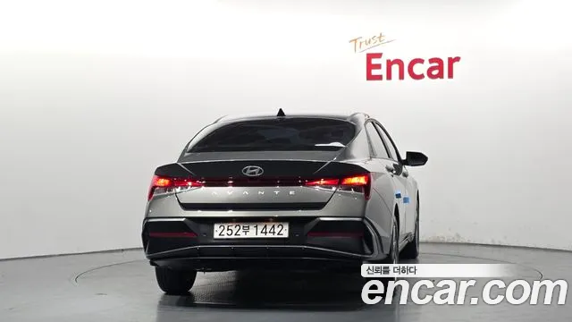 Hyundai Avante CN7 — Фото автомобиля 4