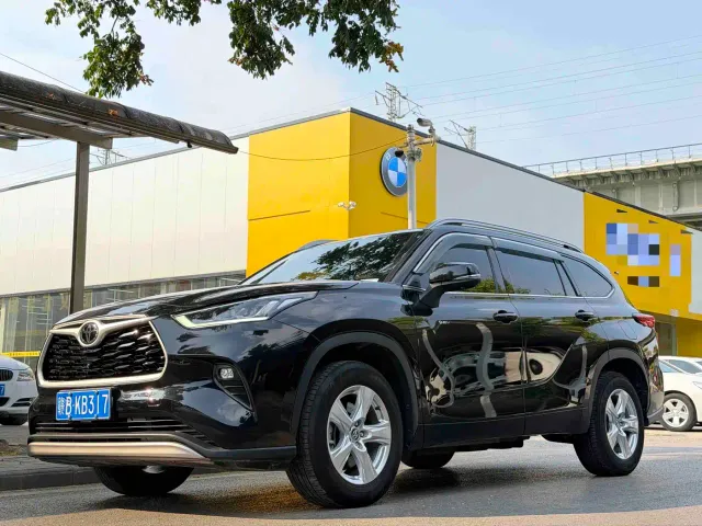 Фотография автомобиля — Toyota Highlander