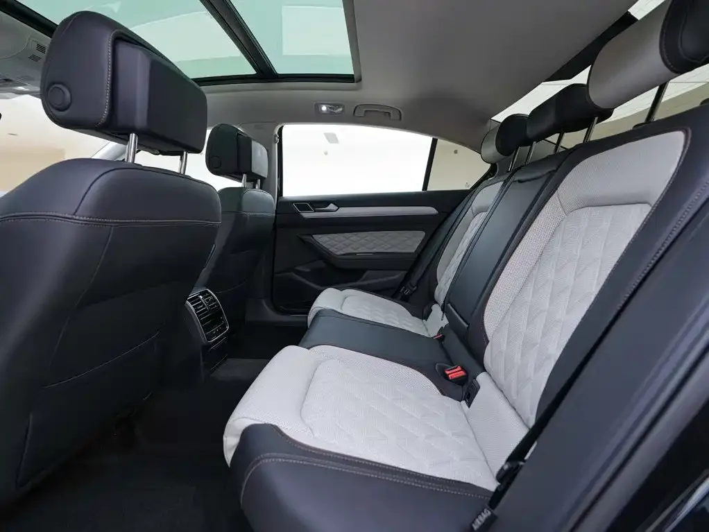 Volkswagen Magotan 2023 Model 2 Million Commemorative Edition 330TSI DSG Luxury — Фото автомобиля 19