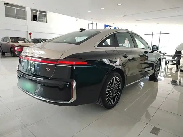 Roewe M7 DMH — Фото автомобиля 6