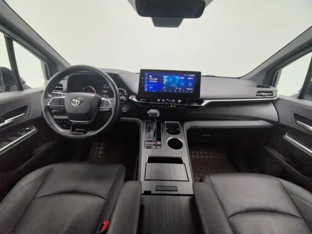 Toyota Sienna — Фото автомобиля 5
