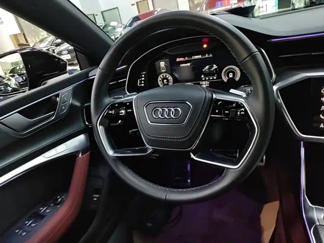 Audi A7L — Фото автомобиля 10