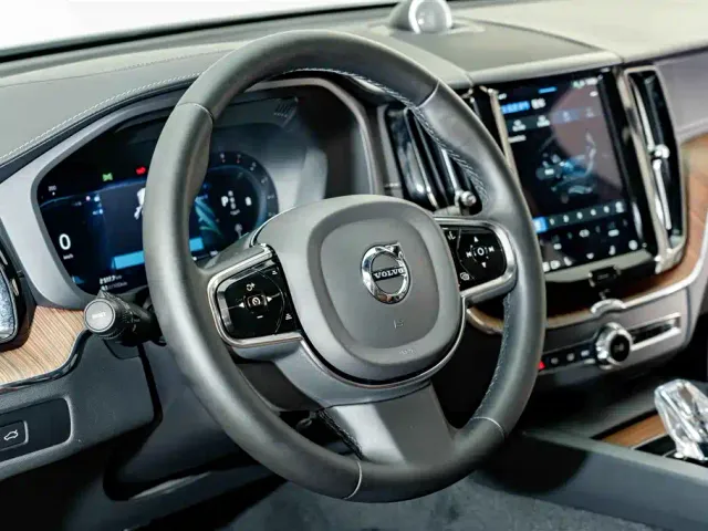 Volvo XC60 — Фото автомобиля 10
