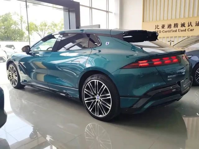 Denza Z9GT — Фото автомобиля 7