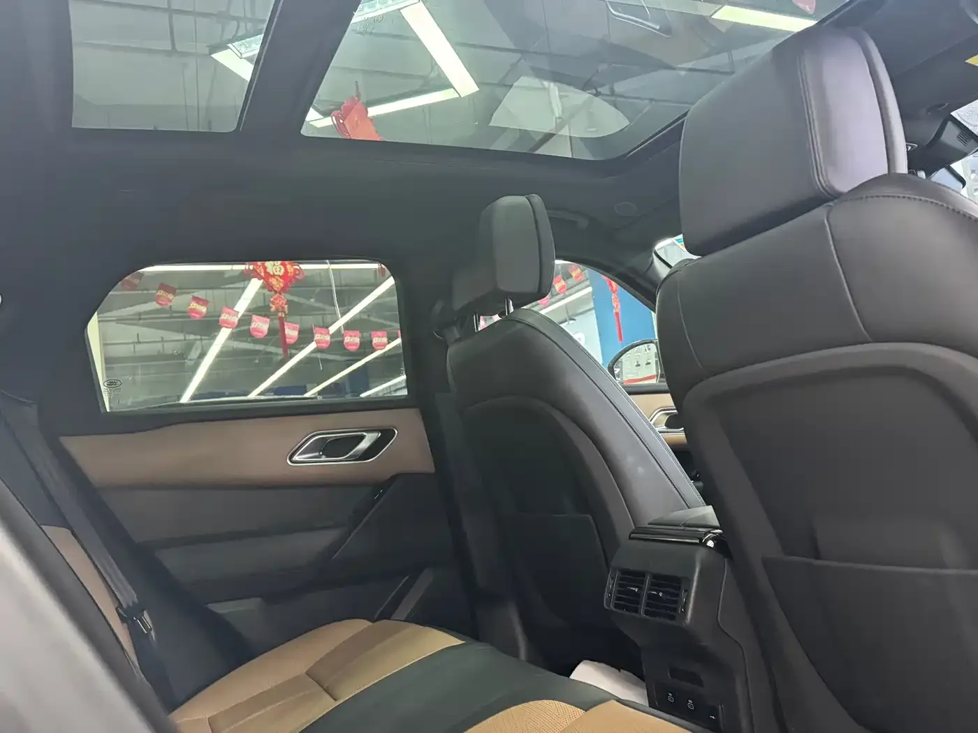 Land Rover Range Rover Velar 2024 Dynamic HSE — Фото автомобиля 8