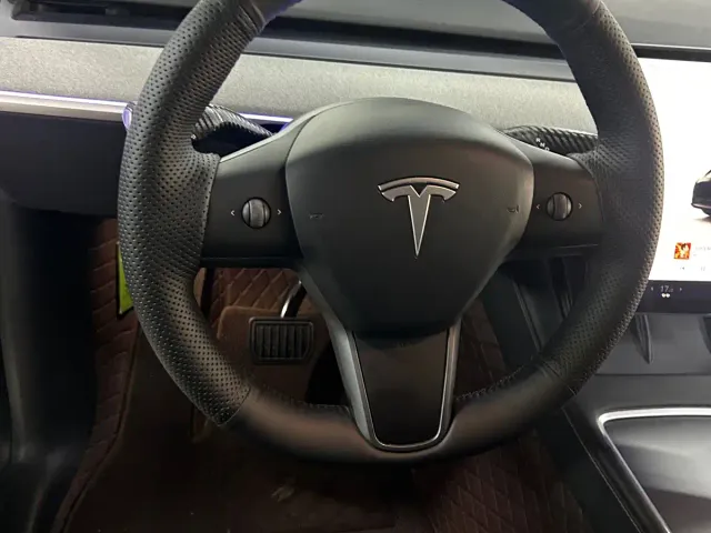 Tesla Model Y — Фото автомобиля 15