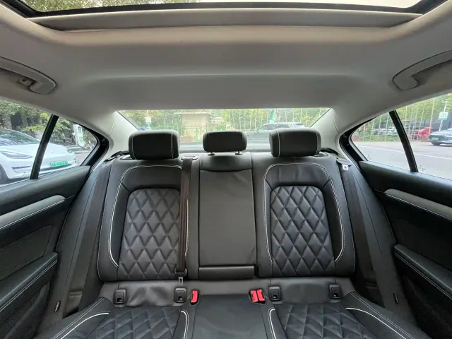Volkswagen Magotan GTE Plug-in Hybrid 2022 GTE Luxury — Фото автомобиля 12