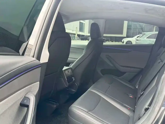 Tesla Model Y — Фото автомобиля 4
