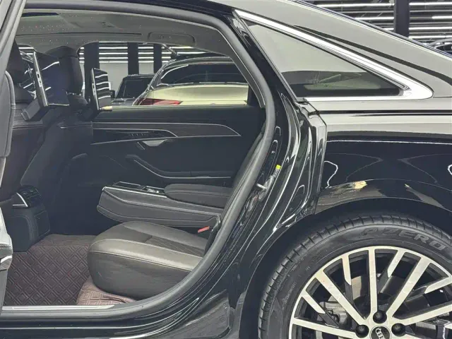 Audi A8 — Фото автомобиля 7