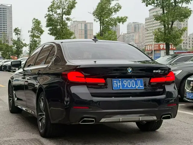 BMW 5 Series — Фото автомобиля 9