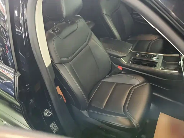 Ford Explorer — Фото автомобиля 24