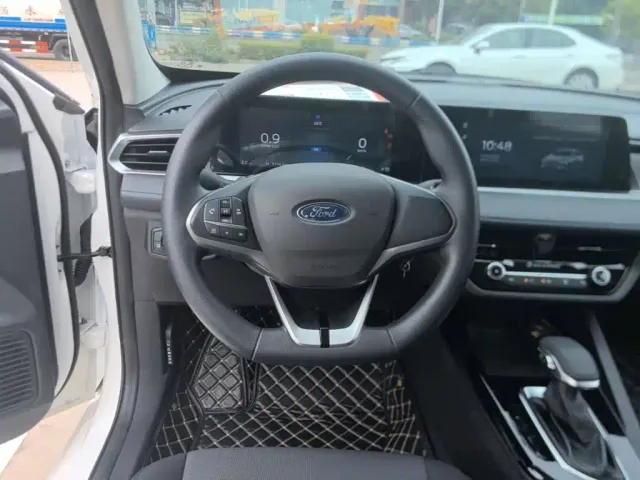 Ford Escort — Фото автомобиля 10
