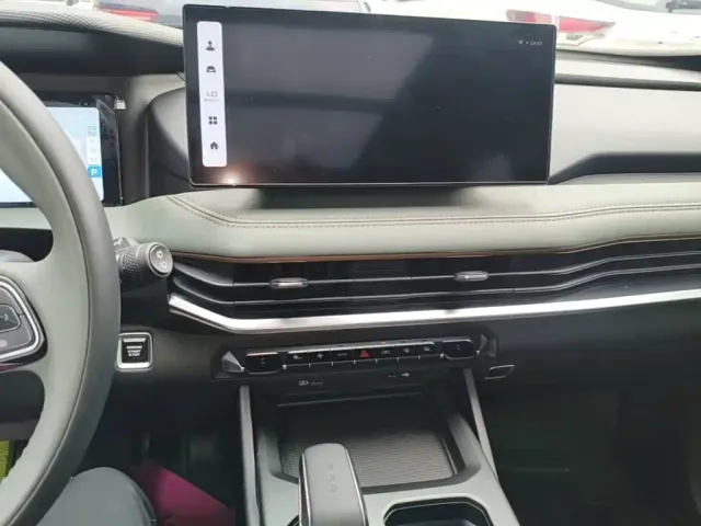 Geely Haoyue L — Фото автомобиля 12