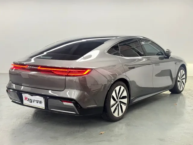 Geely Galaxy E8 — Фото автомобиля 9