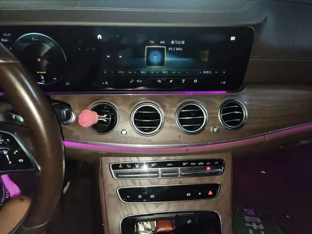 Mercedes-Benz E-Class — Фото автомобиля 5