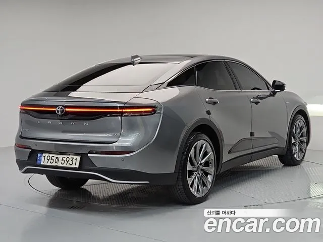 Toyota Crown — Фото автомобиля 3