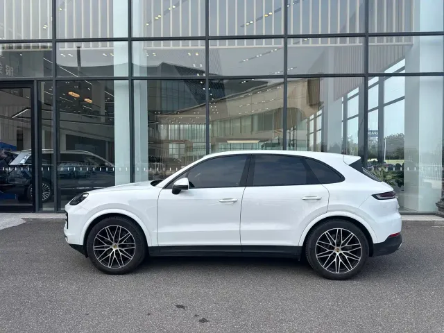Porsche Cayenne — Фото автомобиля 3