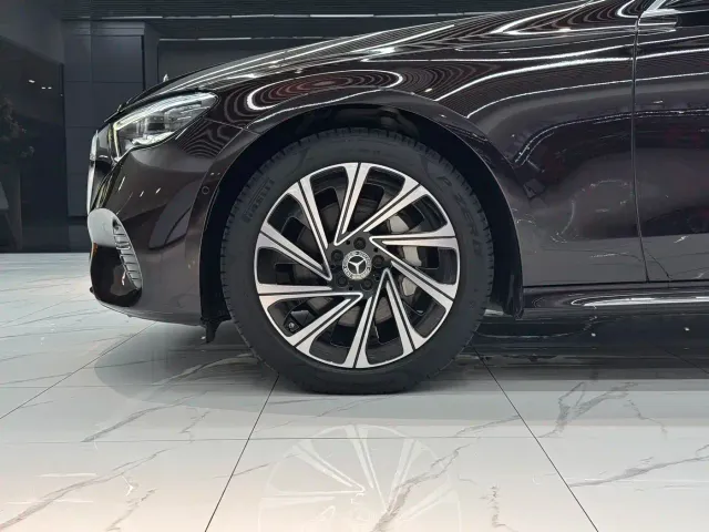 Mercedes-Benz E-Class — Фото автомобиля 16