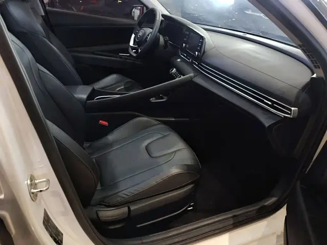 Hyundai Elantra — Фото автомобиля 24