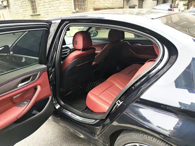 BMW 5 Series — Фото автомобиля 4