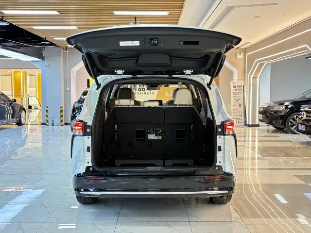 Toyota Sienna — Фото автомобиля 19