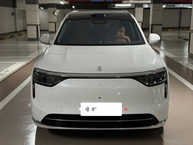 AITO Wenjie AITO M8 2025 Range Extender Max+ Edition 53.4kWh 5-seater — Фото автомобиля 2