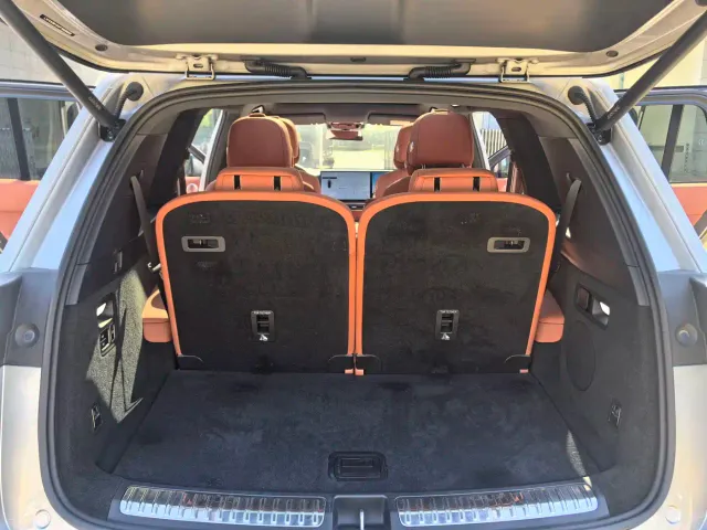 Li Auto L8 — Фото автомобиля 11