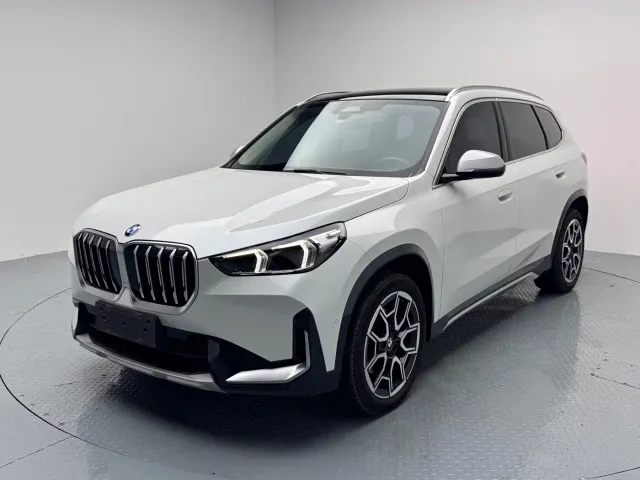 Фотография автомобиля — BMW X1