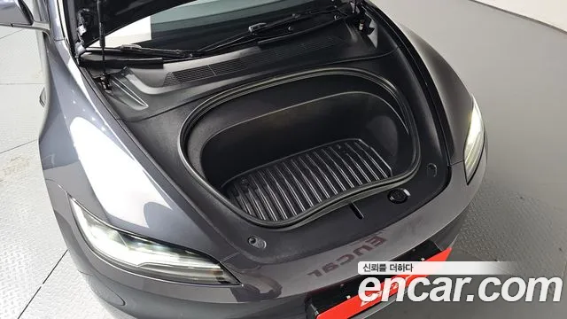 Tesla Model 3 — Фото автомобиля 9