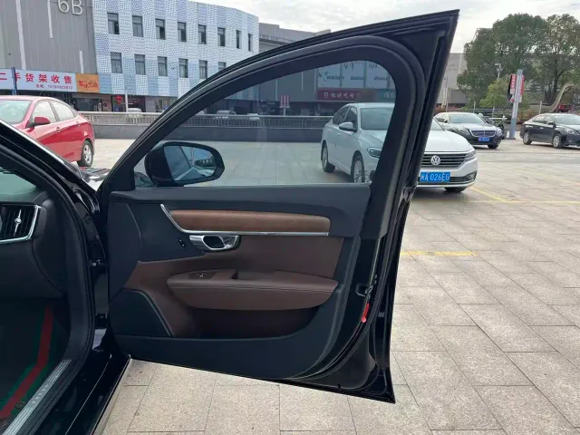 Volvo S90 — Фото автомобиля 26
