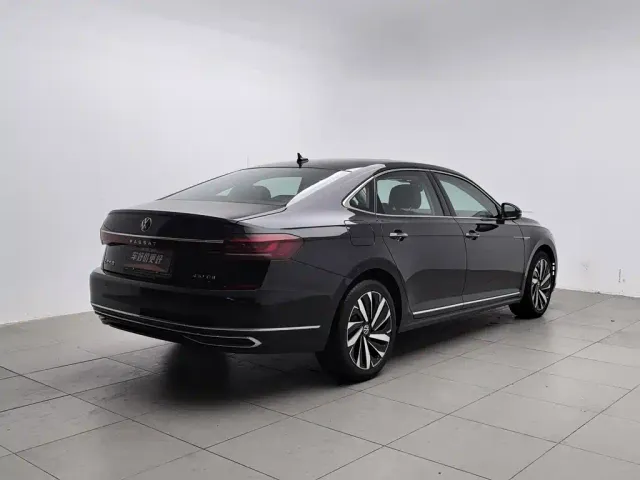 Volkswagen Passat — Фото автомобиля 2