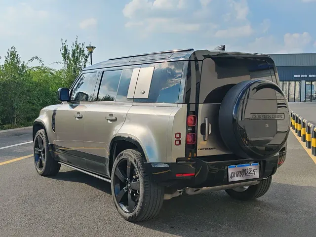 Land Rover Defender — Фото автомобиля 4