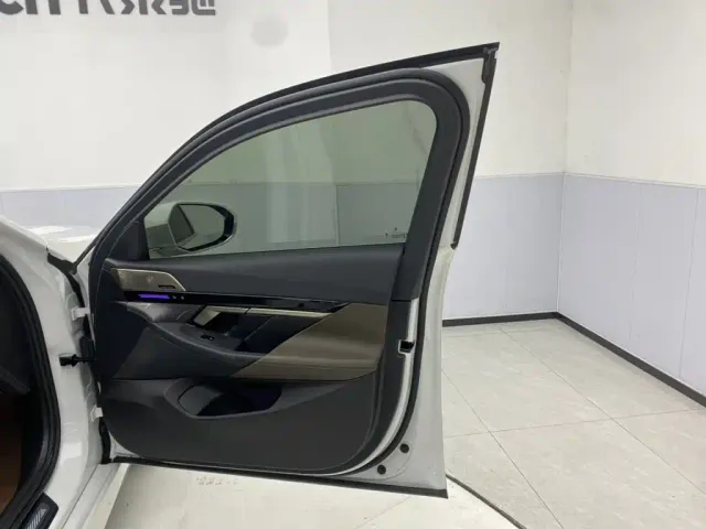 BMW 5 Series — Фото автомобиля 22