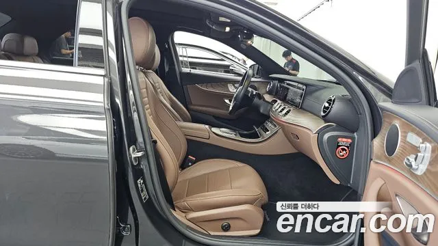 Mercedes-Benz E-Class — Фото автомобиля 10
