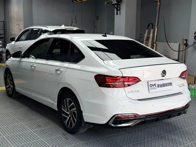 Volkswagen Lavida — Фото автомобиля 4